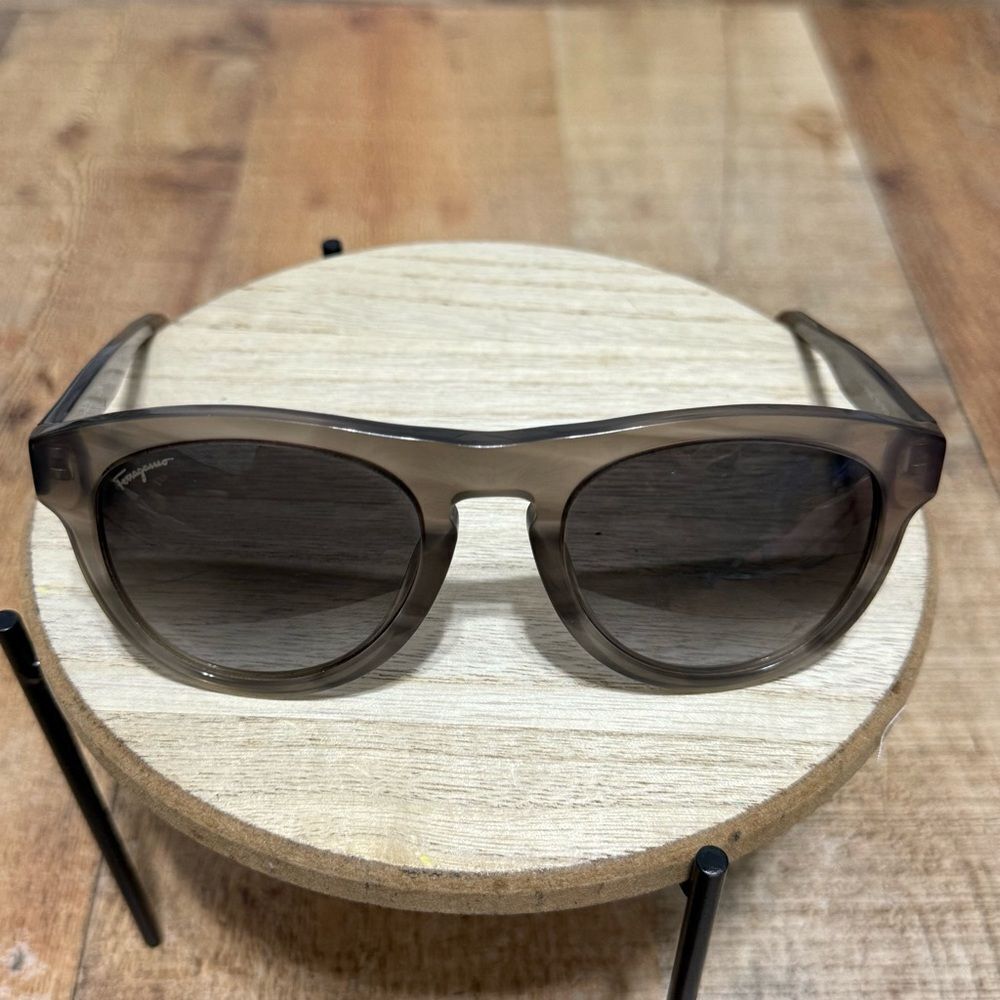 Salvatore Ferragamo SF828 Unisex Sunglasses